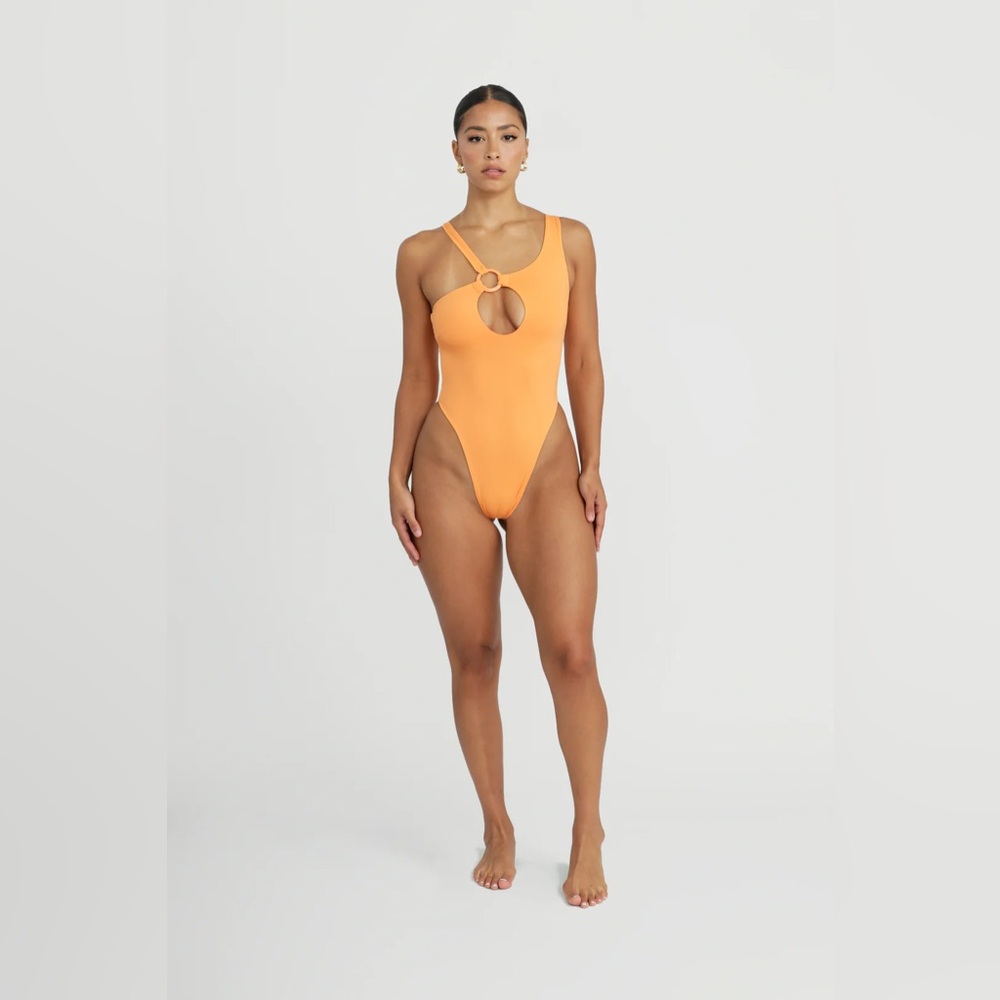 Lux One Piece